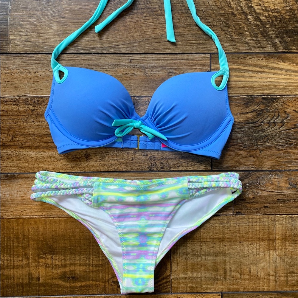 Victoria’s Secret Bombshell Bikini